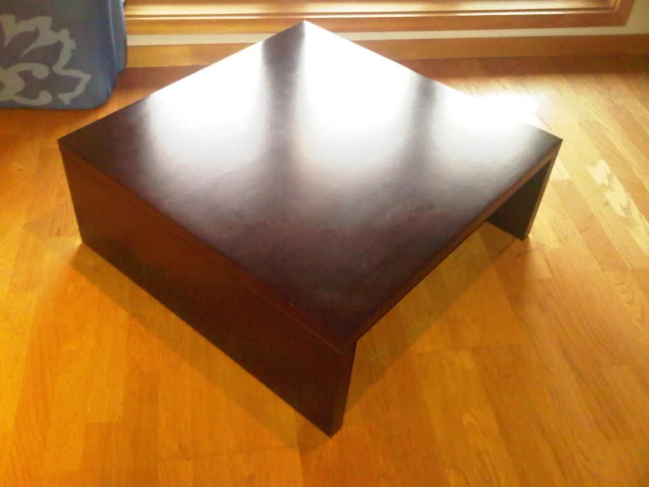Mesa de sala em madeira 90x90x35cm