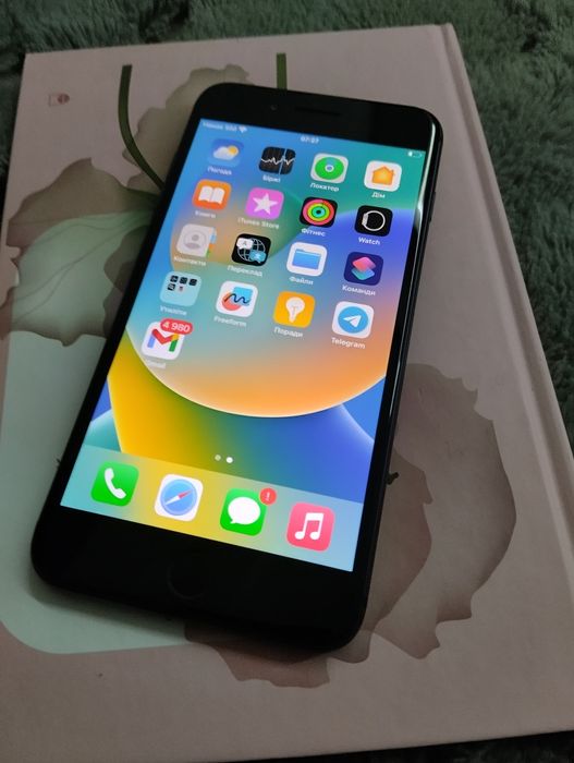 iPhone 8 на 64 як ГБ ідеальний стан