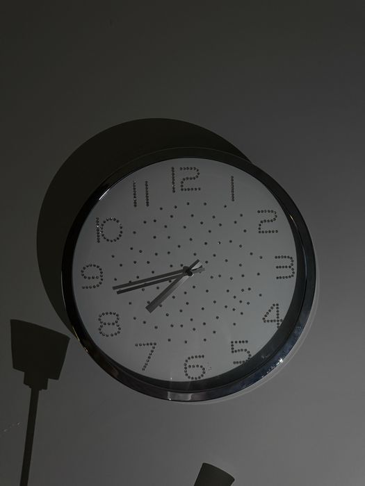 Zegar srebrny z cyrkoniami