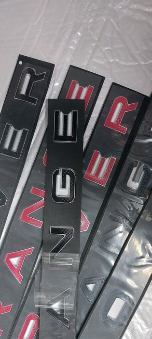 Надпись  Range Rover с трафаретом Рендж Ровер