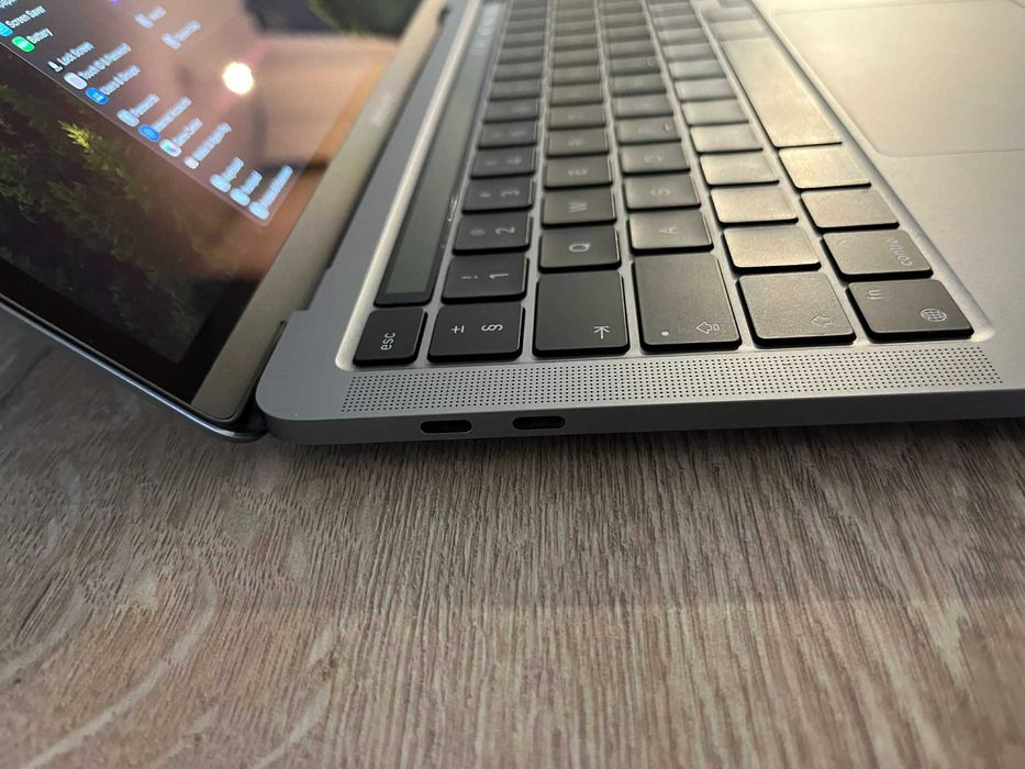 MacBook Pro M2 13" | 16GB RAM | 512GB SSD | Idealny + Hub USB-C Epico