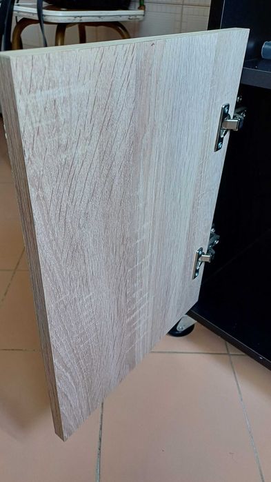 Movel de apoio com rodas