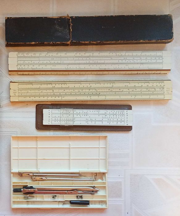 Готовальня Логарифмическая линейка