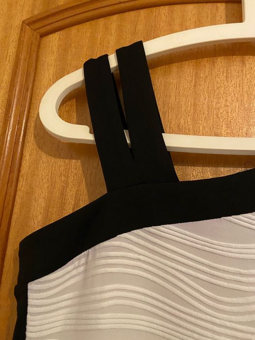 Vestido elástico assimétrico