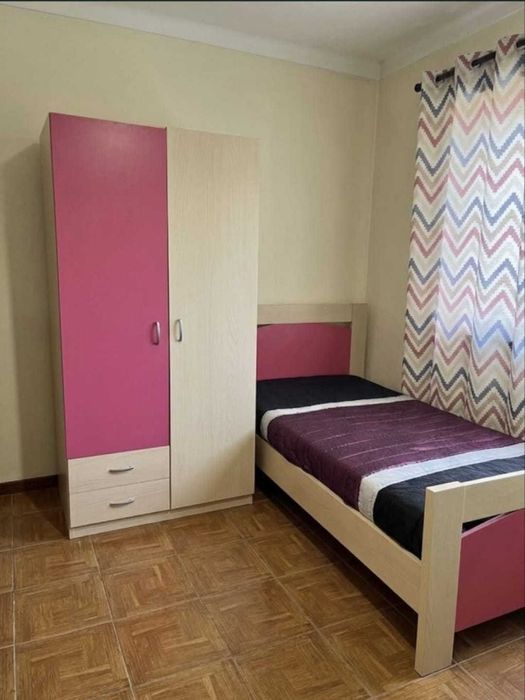 Cama individual e armario