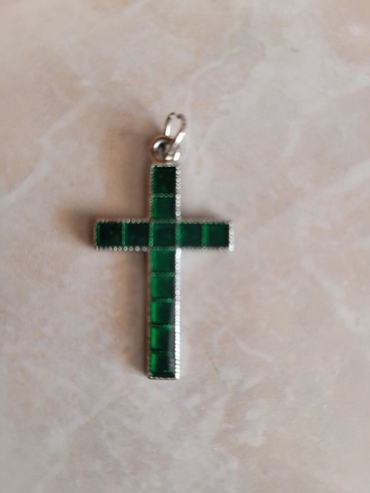 Продаються кулони