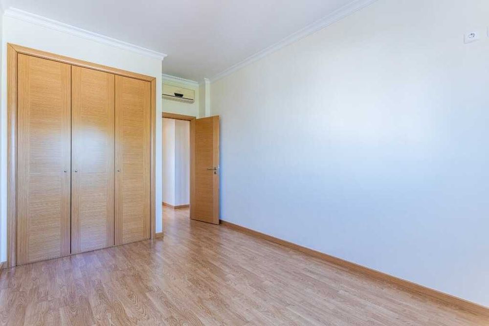 Imovel em Almeirim, T3 recente, coz semi eq. com garagem