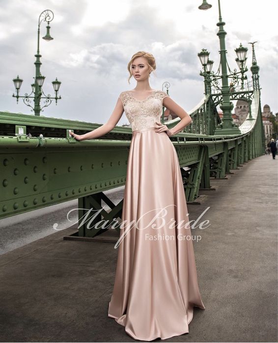 Вечірня сукня