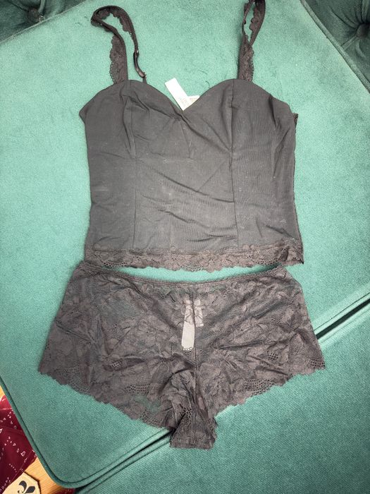 комплект Victoria's Secret.