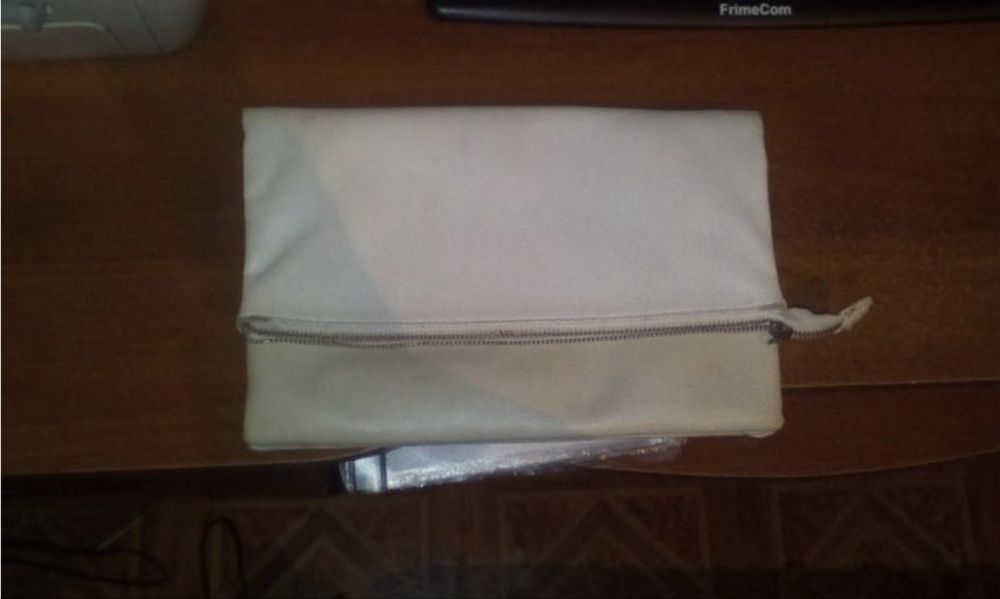 Жіночий класичний клатч