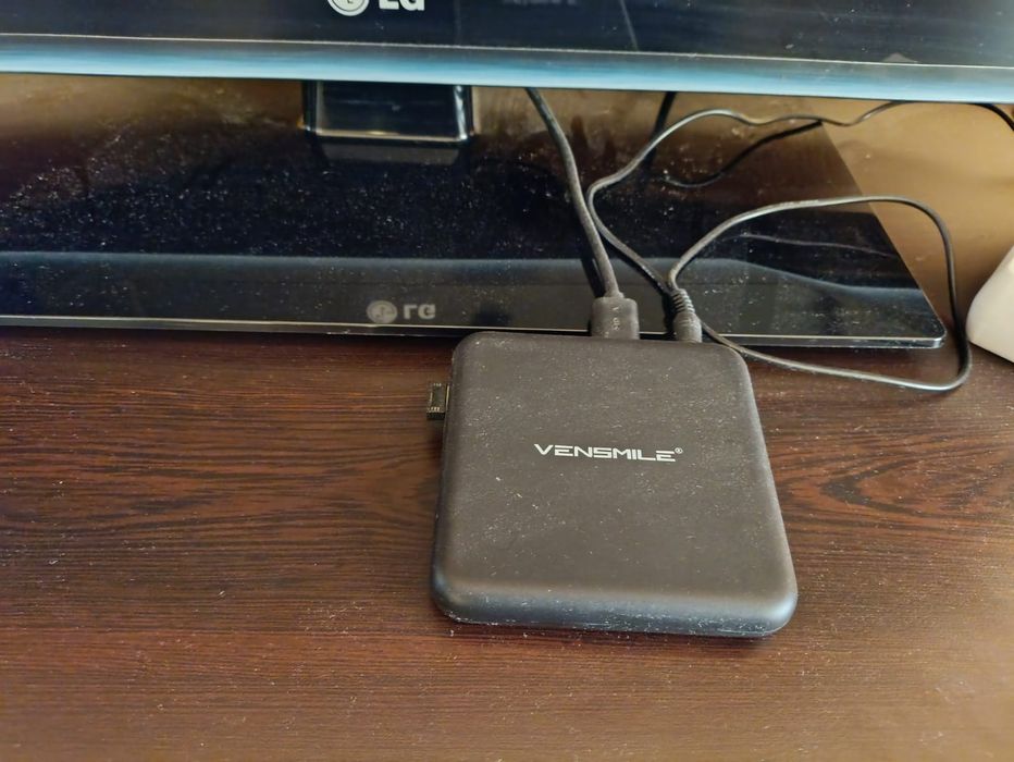 Телевизор Lg 42 дюйма  + ТВ приставка на андроид