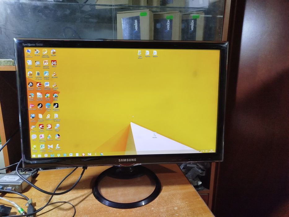 Б.в.монітор 24"+TV тюнер з пультом