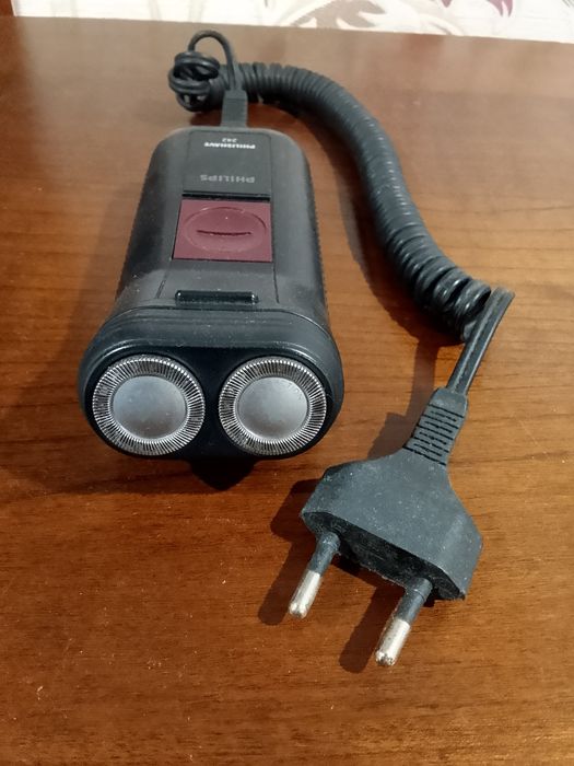 Електро бритва PHILIPS 242