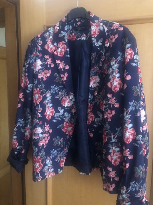 Blazers Bege e Azul as flores