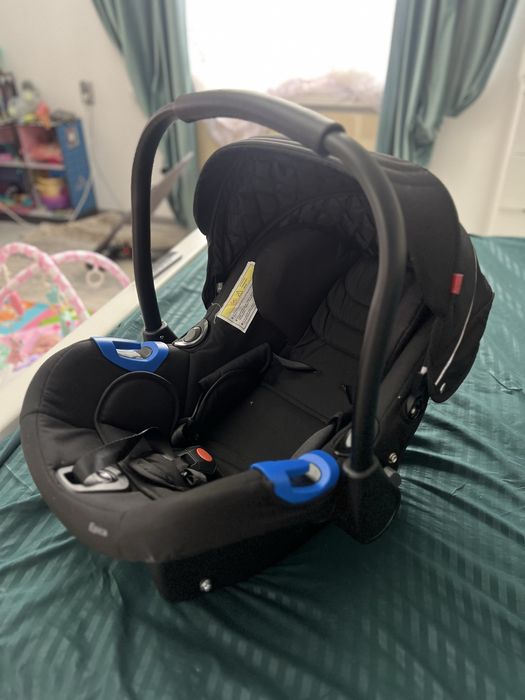 Автокрісло нове дефектів нема