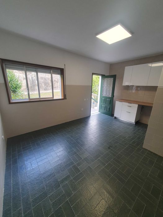 T2 p/arrendar - Creixomil, Guimarães