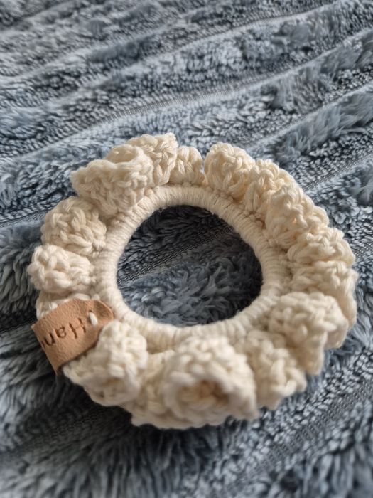 Gumka do włosów - scrunchie szydełkowa