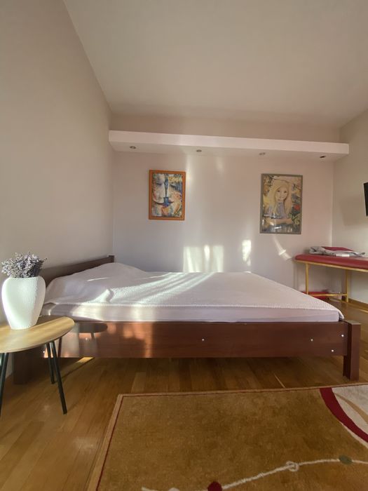 Двухспальная кровать с матрасом 180/200