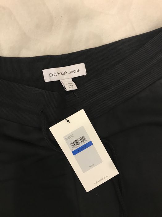 Продам мужские шорты Calvin Klein