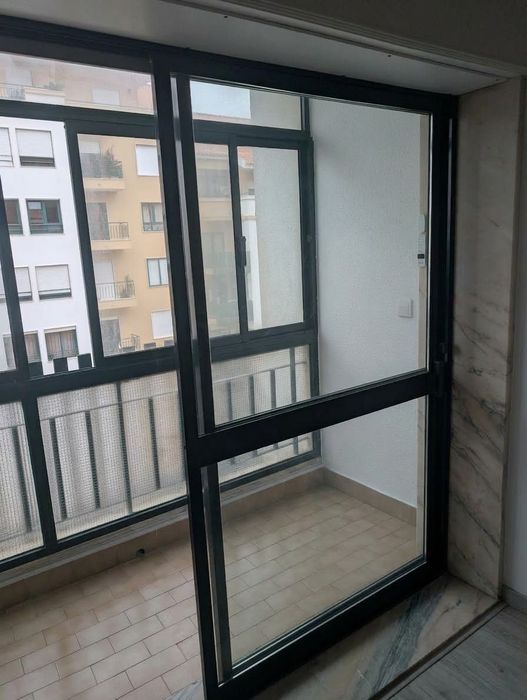Lote de Janelas Usadas de Folha Dupla (Várias Medidas)