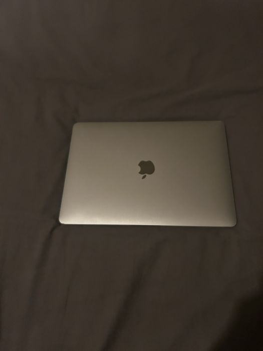 Macbook Air 13” retina (2020)- 8G RAM -SSD 256GB- perfect condtions