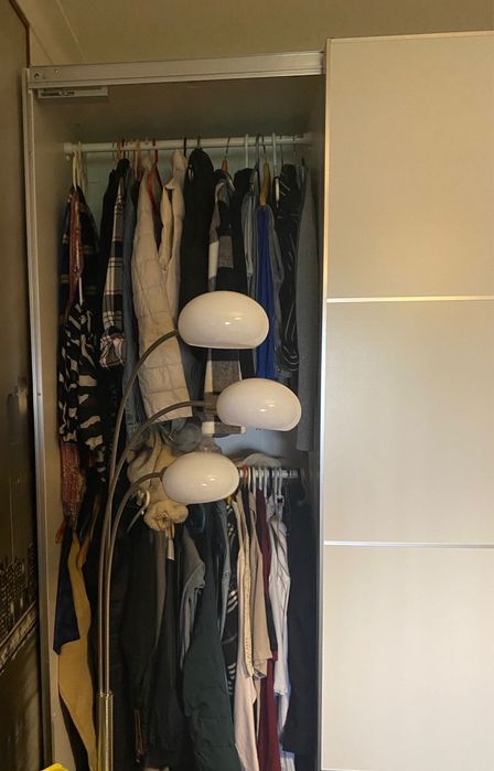 Roupeiro grande em branco porta em vidro