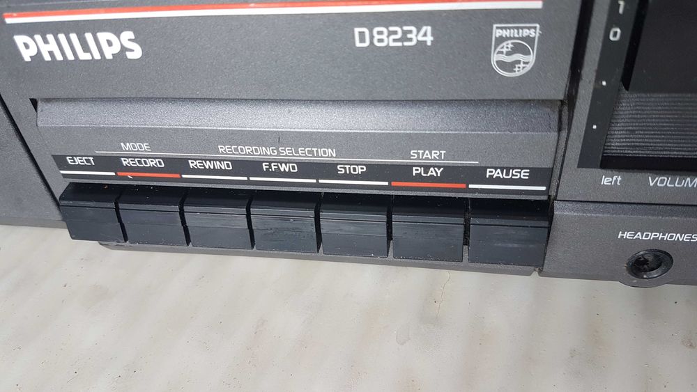 zabytkowy BoomBox Philips D-8234 z lat 80.