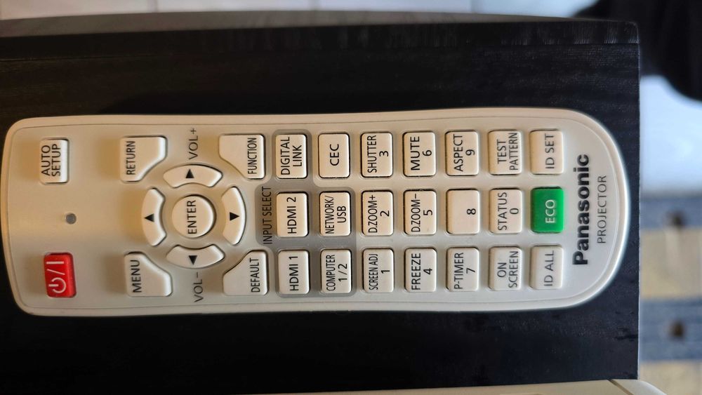 Projektor Panasonic PT-VMZ50 biały 5000 ANSI LASEROWY przebieg 1042H