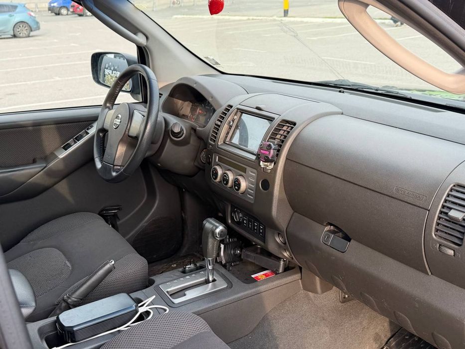 Nissan Navara 2.5 AT