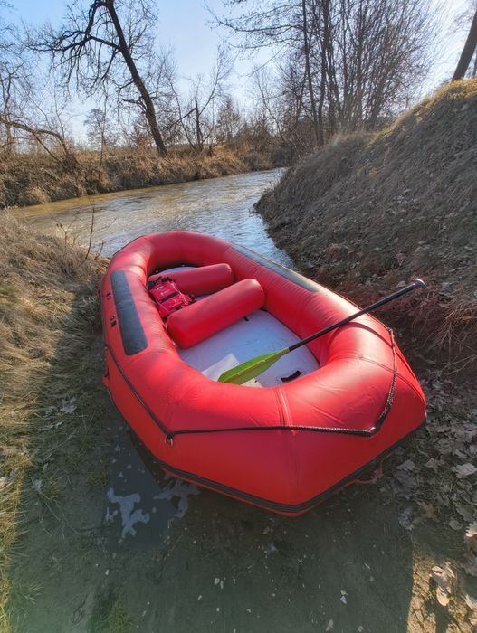Ponton 6 osobowy z przyczepą , z kompletem wioseł i kamizelek