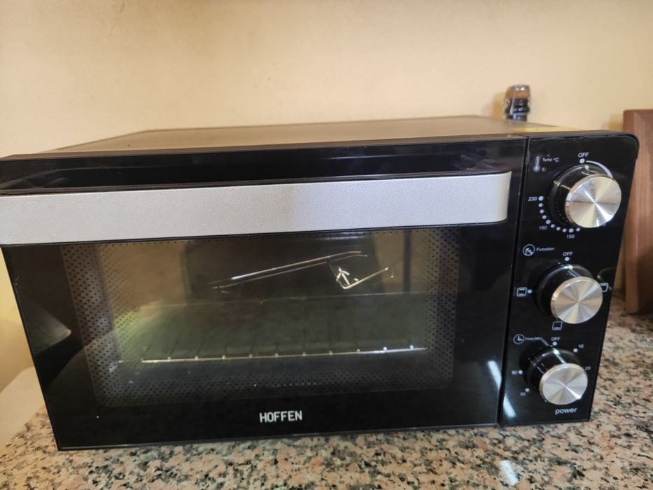 Mini forno de cor preta