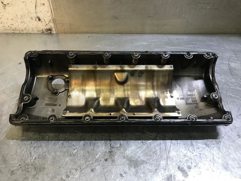 TAMPA DAS VALVULAS VOLKSWAGEN TOUAREG / TRANSPORTER 2.5TDI 070103469A