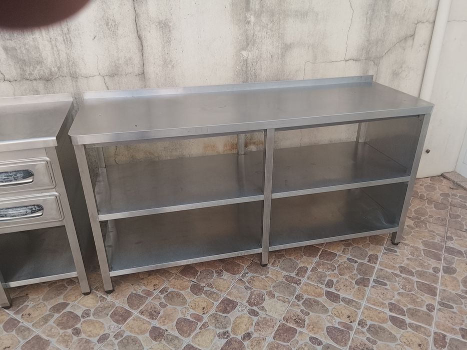 Bancada em inox bastante arrumacao