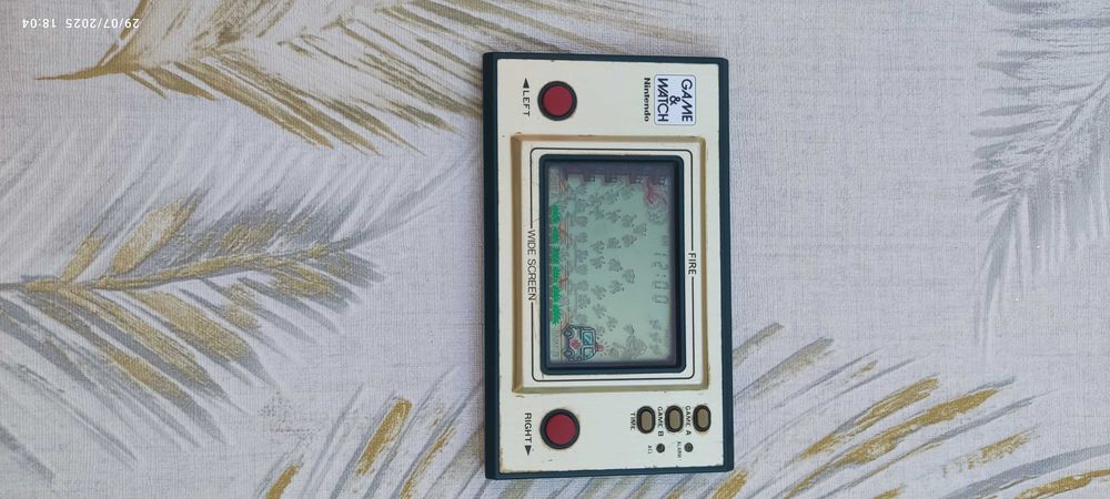FireGame & watch  da  Nitendo 
Original da década de 80.