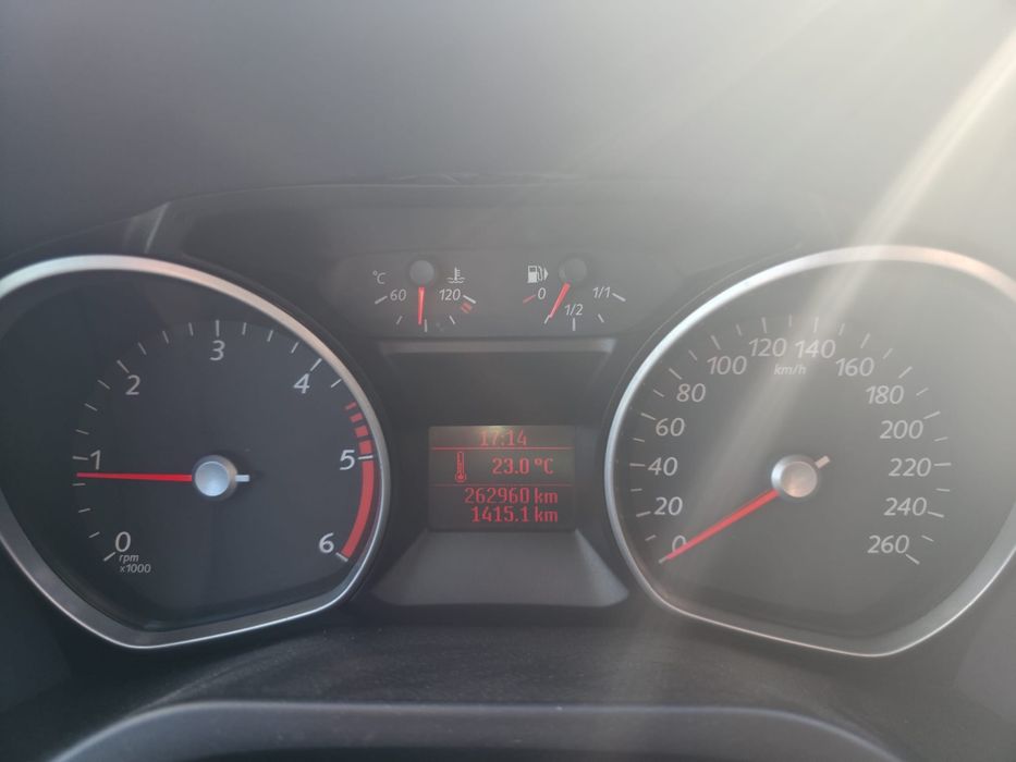 Ford S-max sprzedam - peknieta przednia szyba