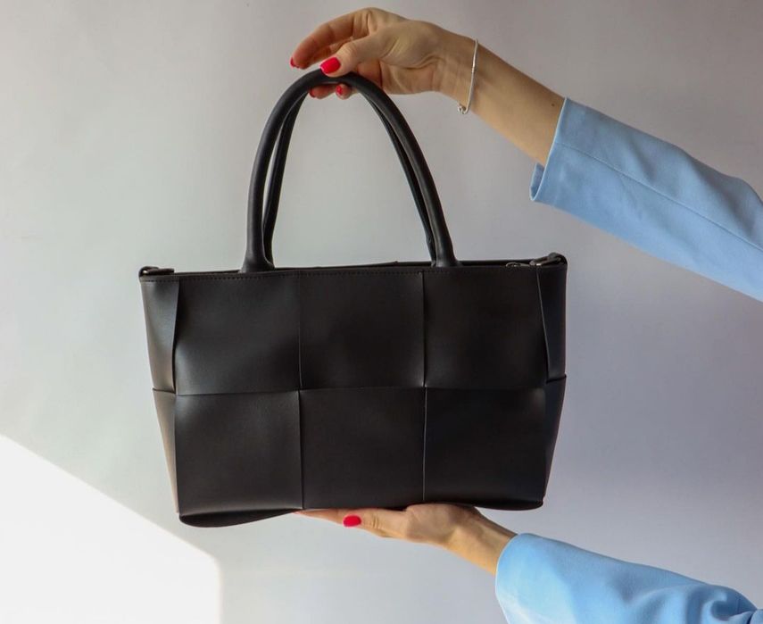 Продам чорну класичну сумку