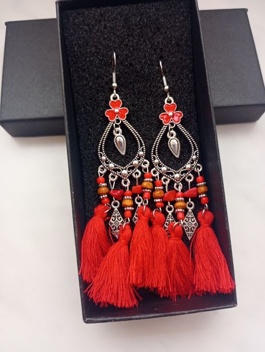 Kolczyki z czerwonymi frędzlami posrebrzane