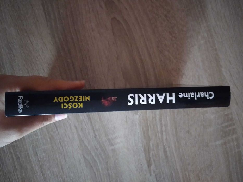 Książka „Kości Niezgody"
