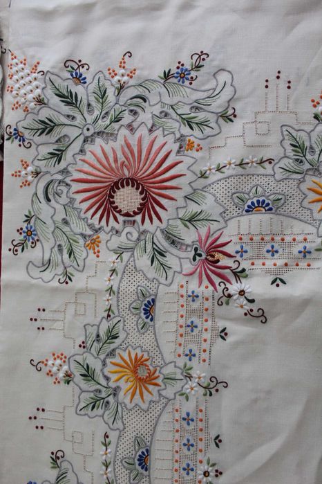 Toalhas de mesa em linho e croché