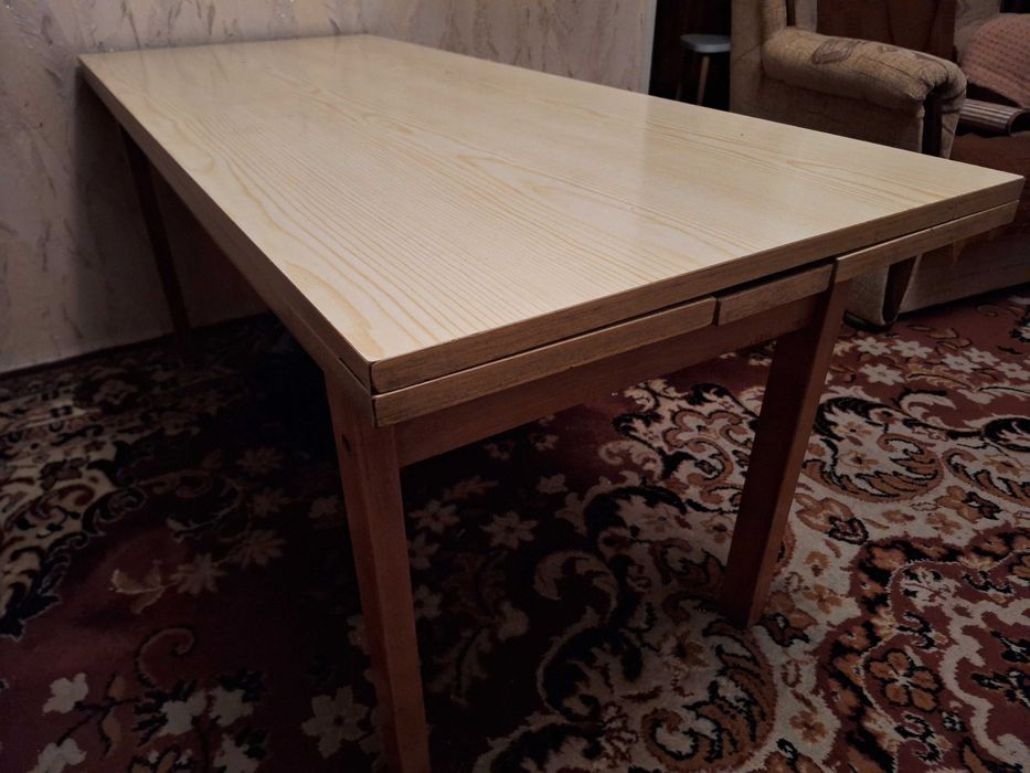 Jasny stół rozkładany