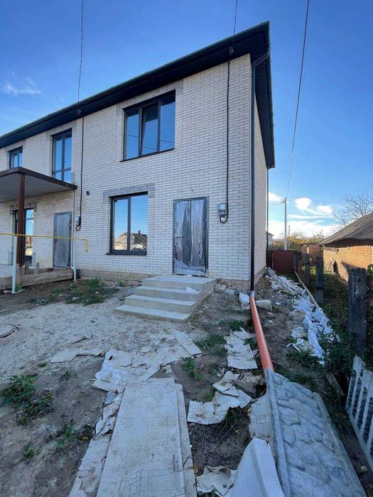 Двоповерховий таунхаус, Бучми, дуже хороша локація!