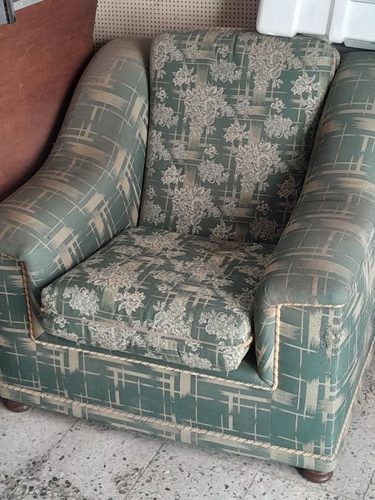 2 cadeirões poltronas maples antigos GRÁTIS