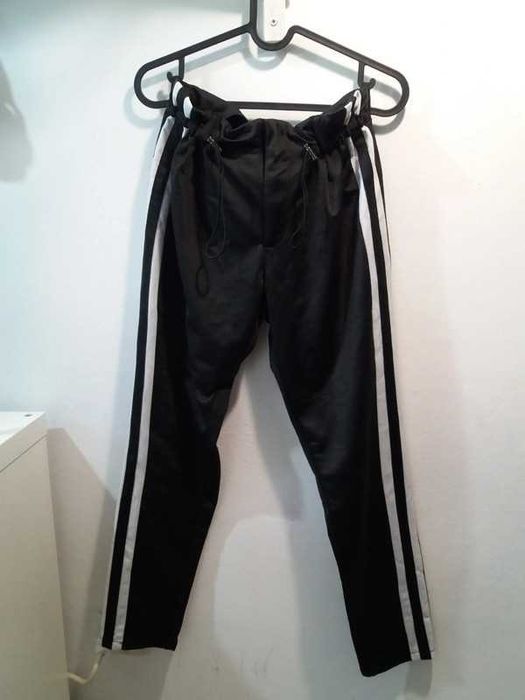 Retro dresy z lampasami i ściągaczem chino style