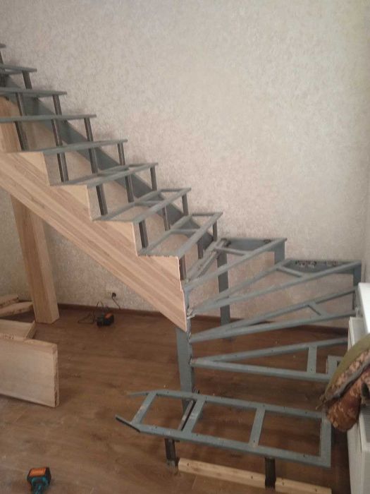 Металеві сходи, металокаркас