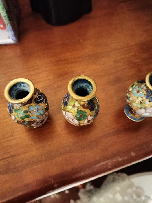 Jarras em miniatura em esmalte closonne chinês