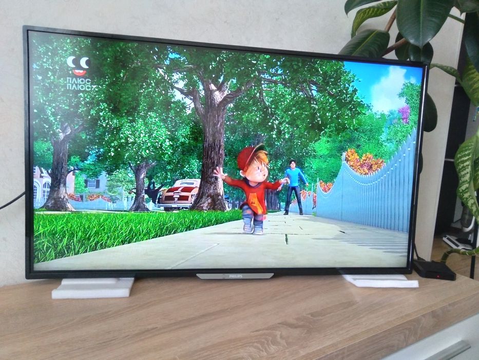 Гарний Smart TV. Philips 40"Full HD. T2. Wi-Fi.