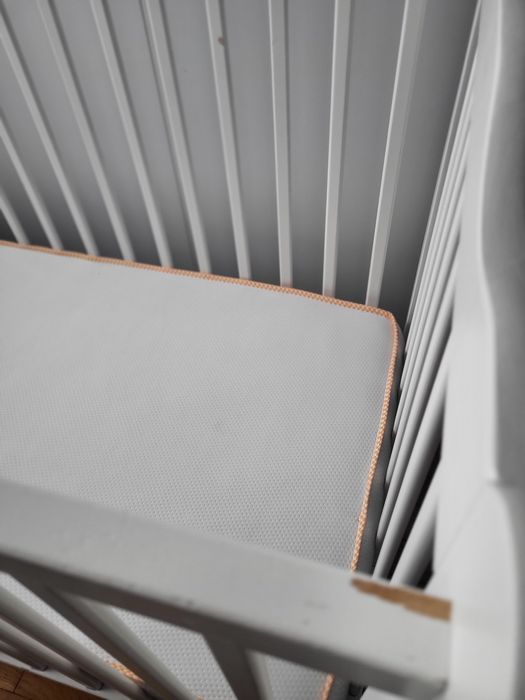 Łóżeczko dziecięce  białe