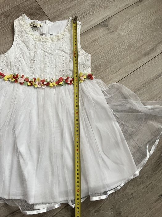 Літнє біле плаття для дівчинки (на 4 роки)