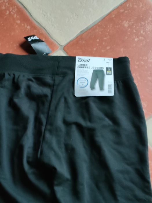 Spodnie czarne do kolan nowe