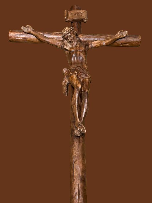 Crucifixo de parede em madeira